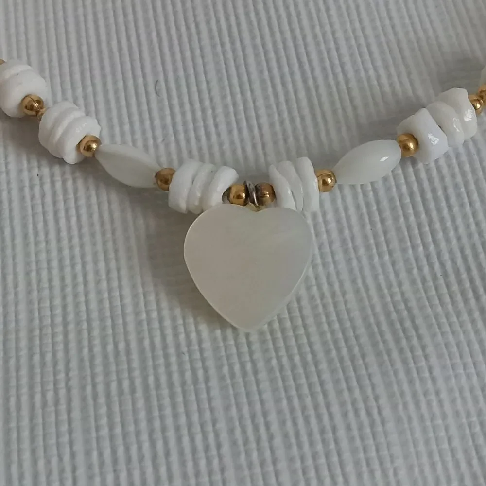 White Heart Shaped Pendant Puka Shell Beaded Chain Lightweight Choker Necklace